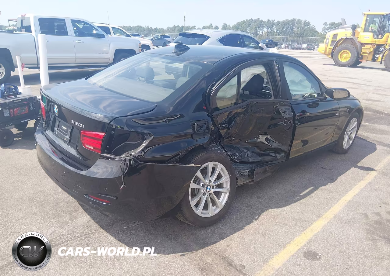 2018 BMW 320I xDrive VIN:WBA8E5G52JNV02237 - 4