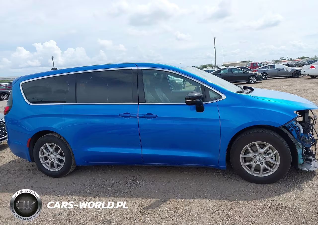 2026 Chrysler Pacifica Select VIN:2C4RC1BGXTR200618 - 14