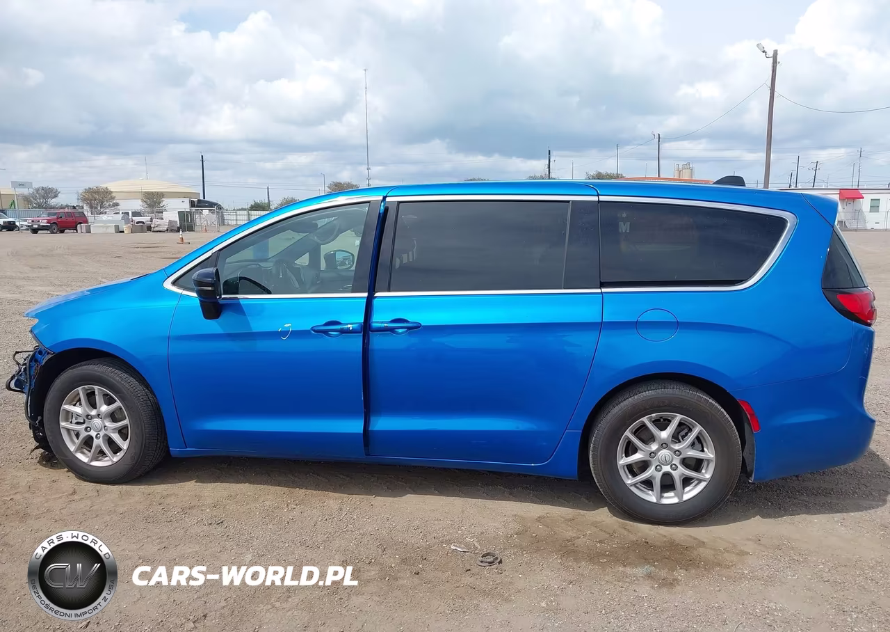 2026 Chrysler Pacifica Select VIN:2C4RC1BGXTR200618 - 15