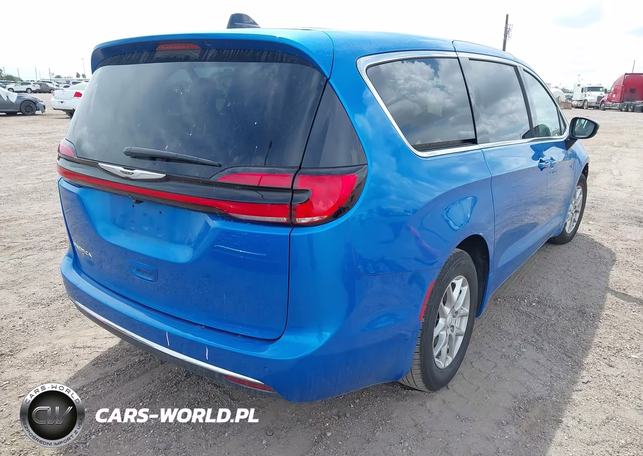 2026 Chrysler Pacifica Select VIN:2C4RC1BGXTR200618 - 4