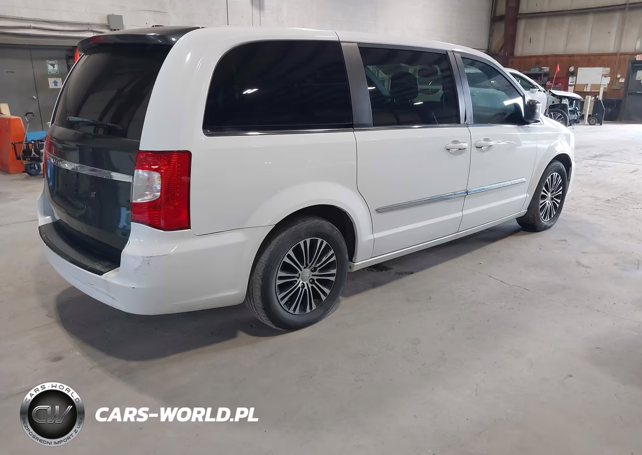 2014 Chrysler Town & Country S VIN:2C4RC1HG1ER332550 - 4