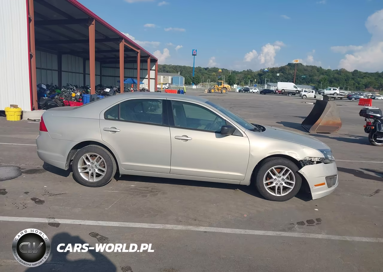 2010 Ford Fusion S VIN:3FAHP0GA0AR243893 - 5