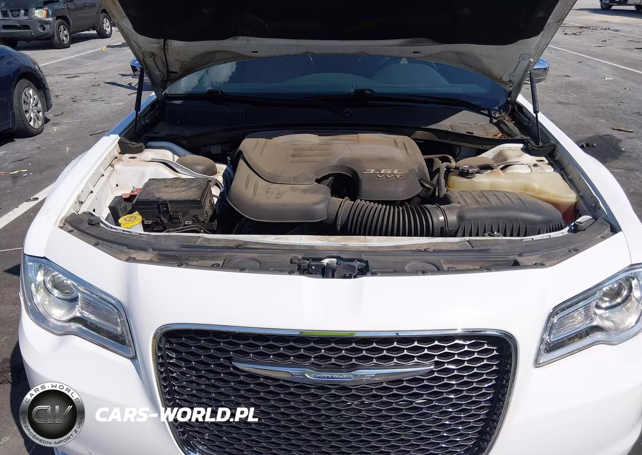 2018 Chrysler 300 Limited VIN:2C3CCAEG1JH120150 - 10
