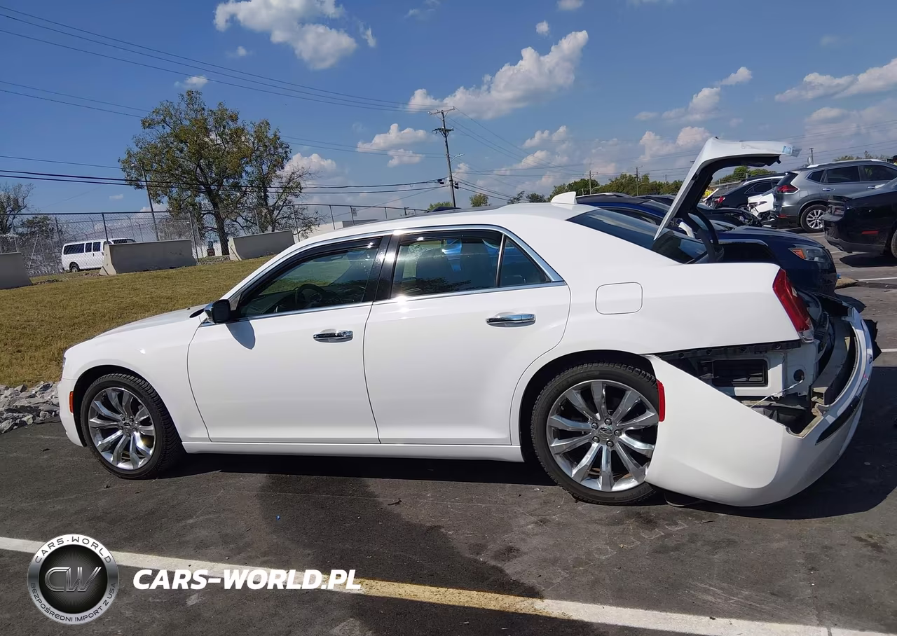 2018 Chrysler 300 Limited VIN:2C3CCAEG1JH120150 - 14