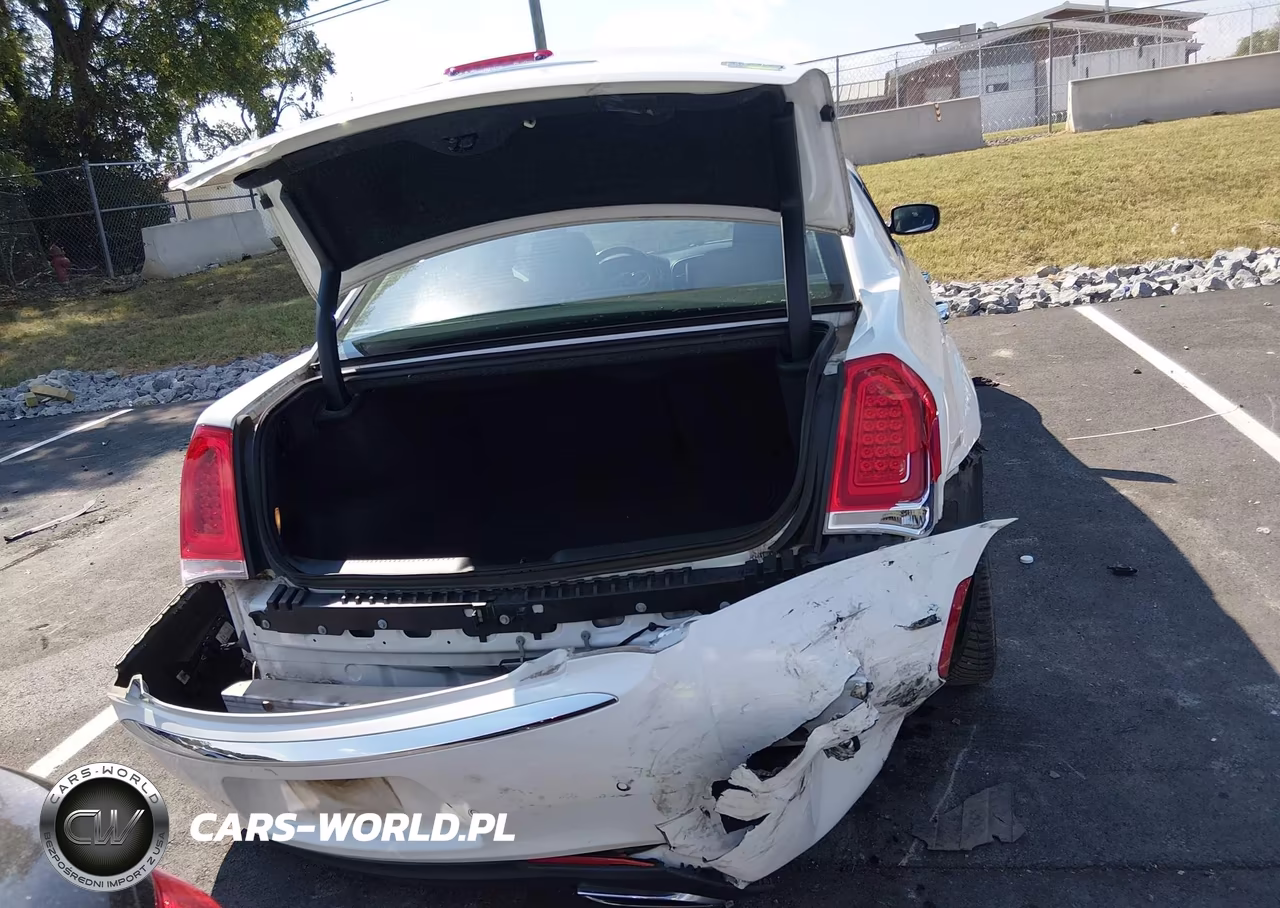 2018 Chrysler 300 Limited VIN:2C3CCAEG1JH120150 - 16