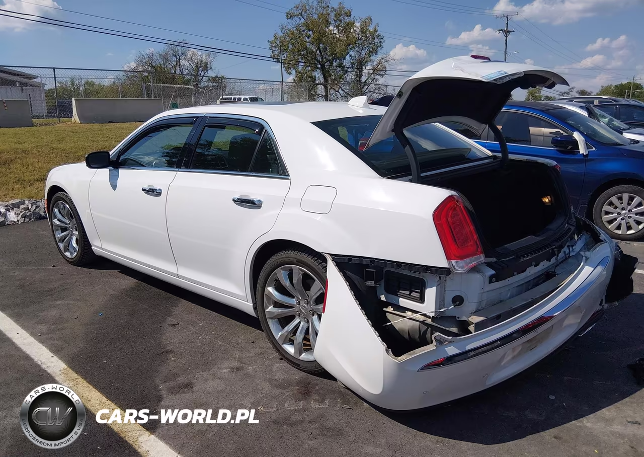 2018 Chrysler 300 Limited VIN:2C3CCAEG1JH120150 - 3