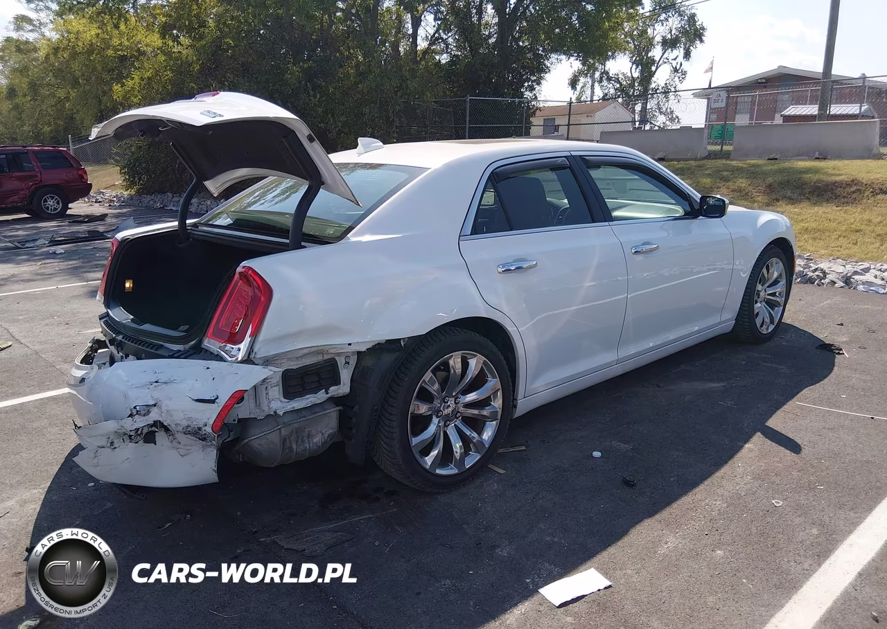2018 Chrysler 300 Limited VIN:2C3CCAEG1JH120150 - 4