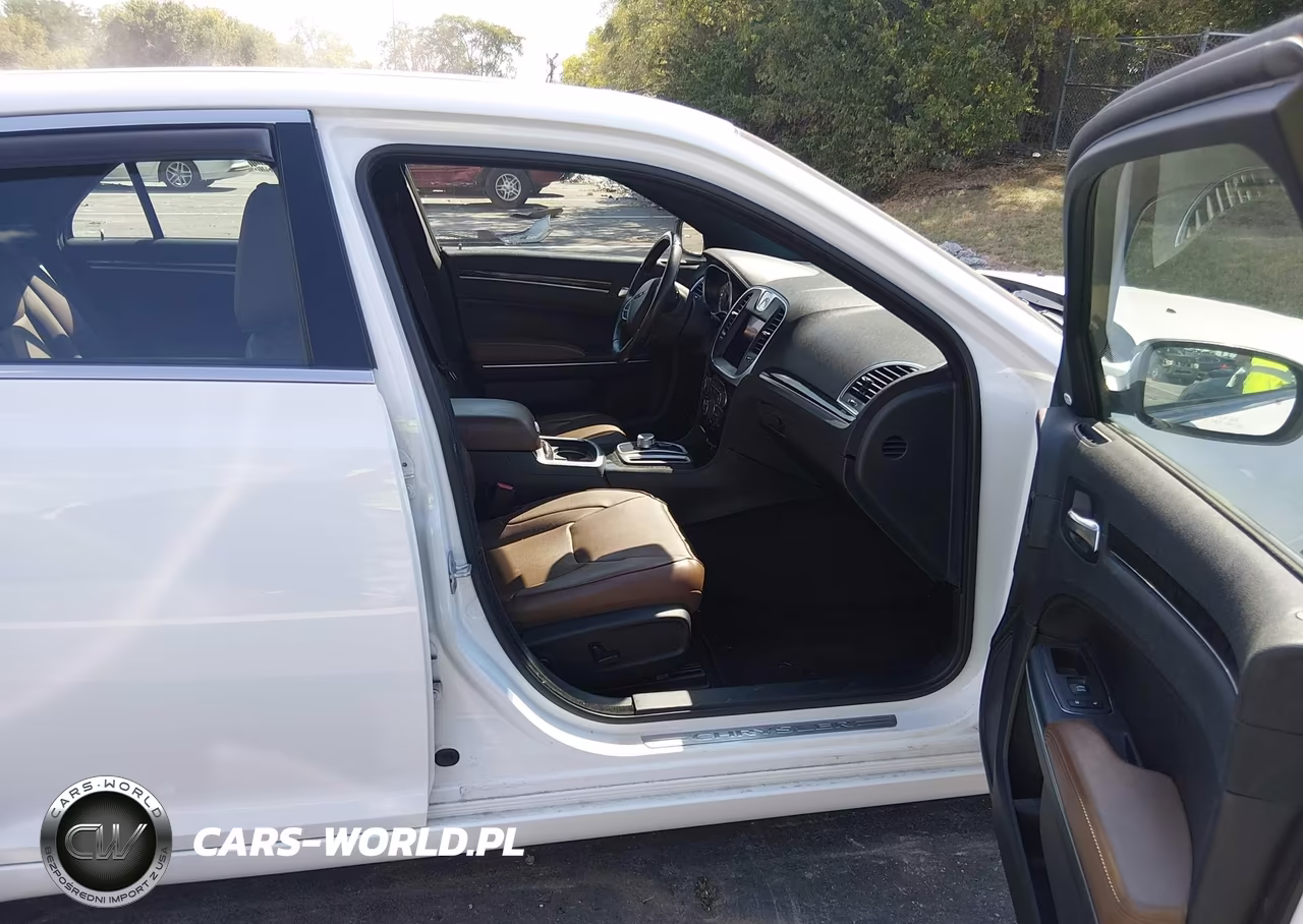 2018 Chrysler 300 Limited VIN:2C3CCAEG1JH120150 - 5