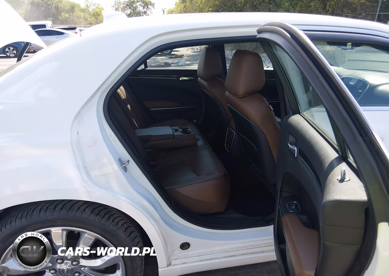2018 Chrysler 300 Limited VIN:2C3CCAEG1JH120150 - 8
