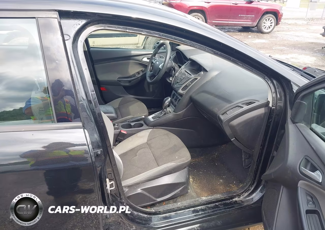 2014 Ford Focus Se VIN:1FADP3F22EL349342 - 5