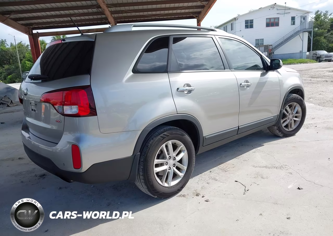 2015 Kia Sorento Lx VIN:5XYKT3A63FG568217 - 4