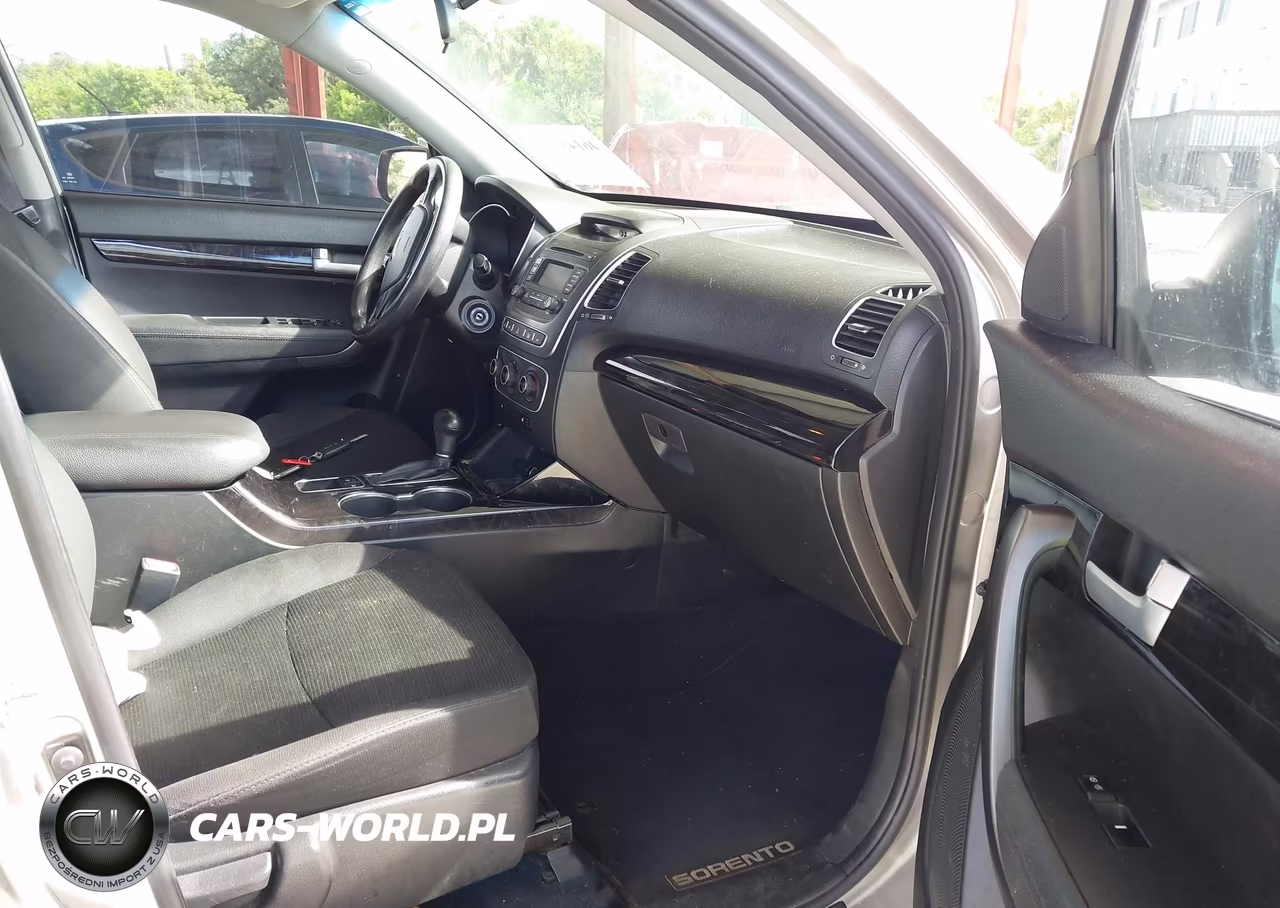 2015 Kia Sorento Lx VIN:5XYKT3A63FG568217 - 5