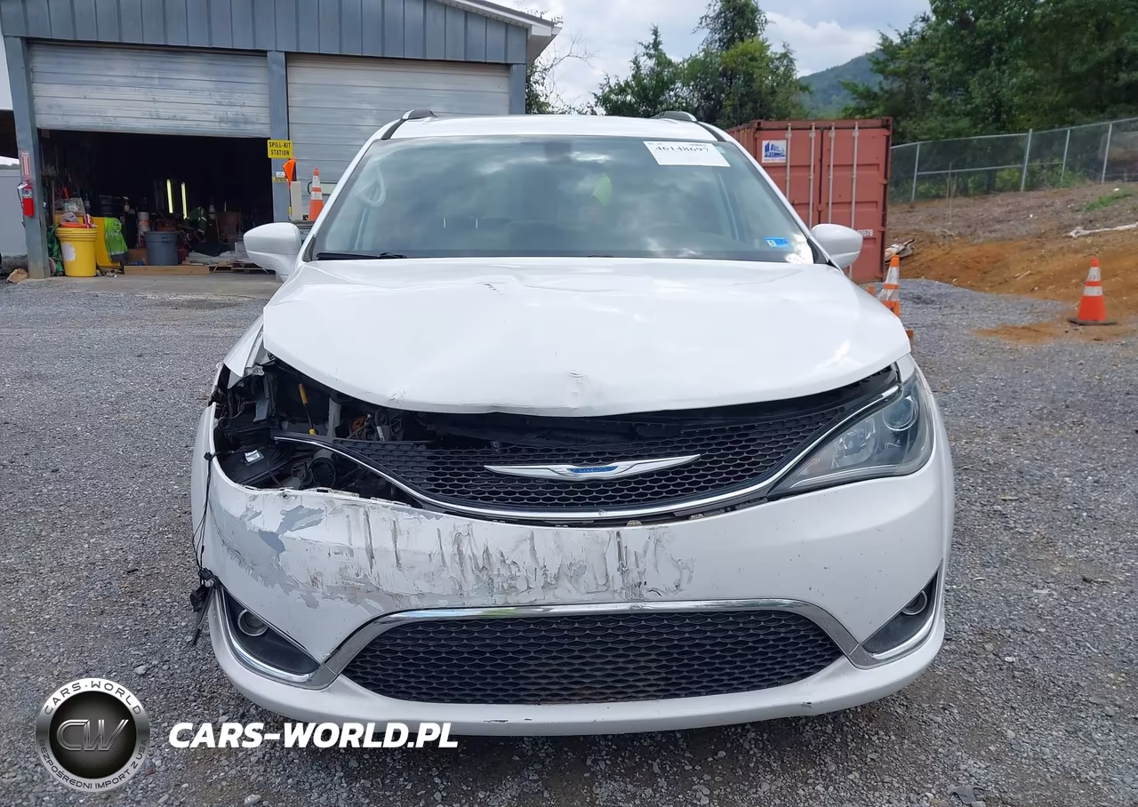 2018 Chrysler Pacifica Touring L VIN:2C4RC1BG0JR141818 - 12