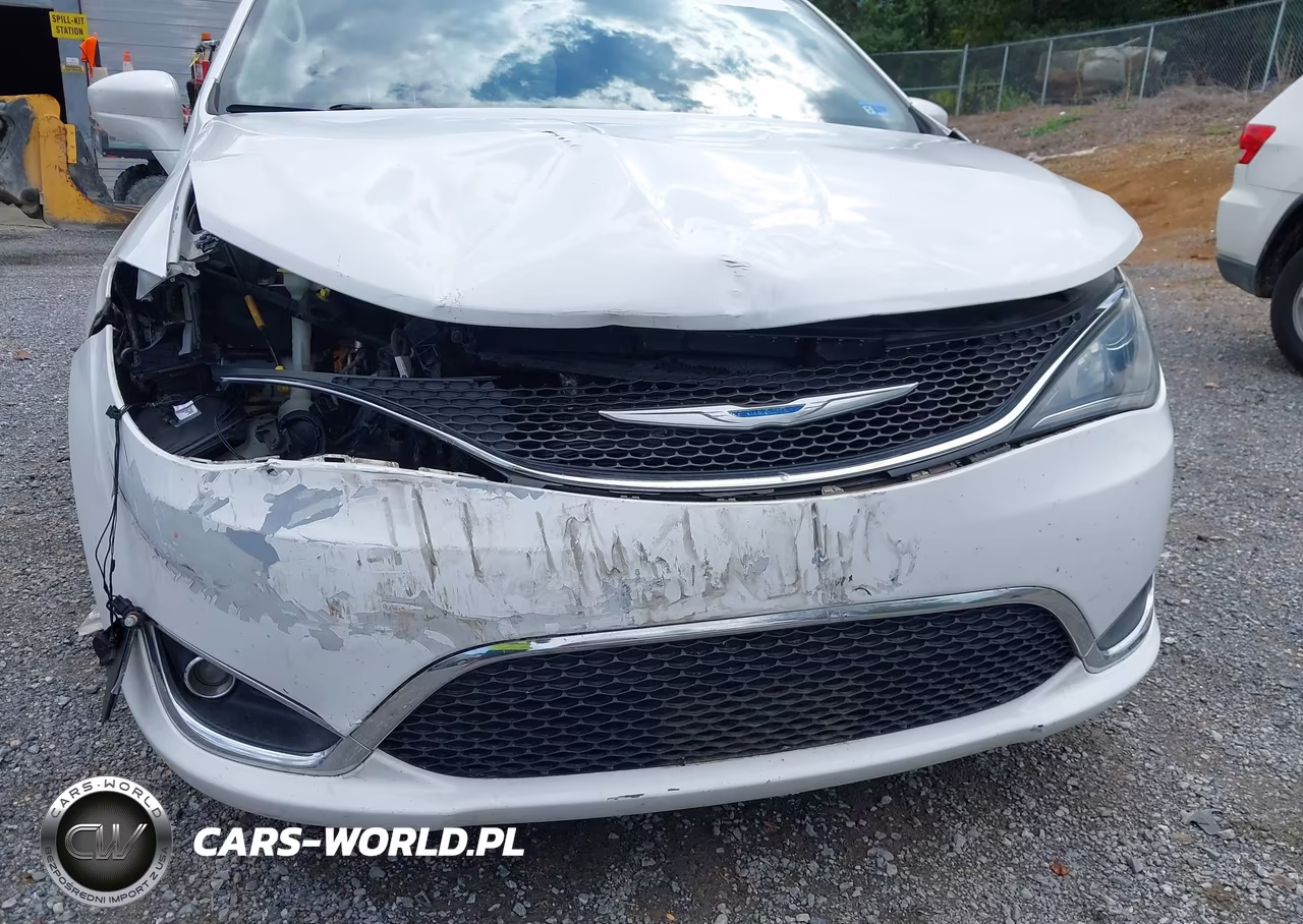 2018 Chrysler Pacifica Touring L VIN:2C4RC1BG0JR141818 - 17
