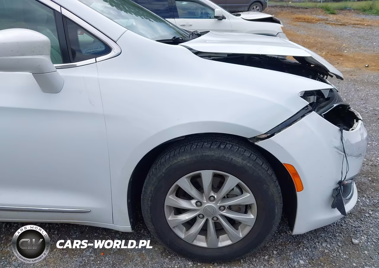 2018 Chrysler Pacifica Touring L VIN:2C4RC1BG0JR141818 - 18
