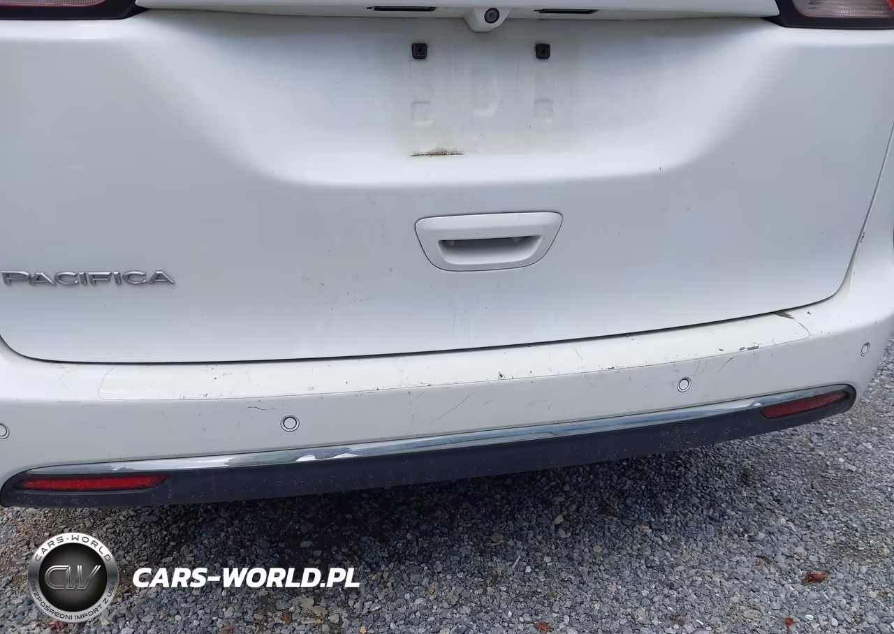 2018 Chrysler Pacifica Touring L VIN:2C4RC1BG0JR141818 - 19