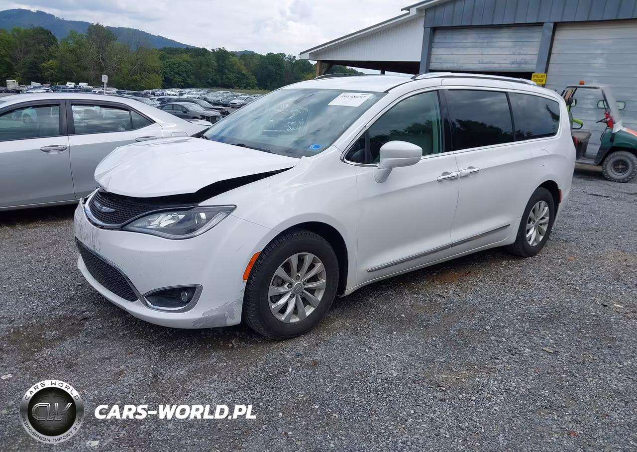 2018 Chrysler Pacifica Touring L VIN:2C4RC1BG0JR141818 - 2