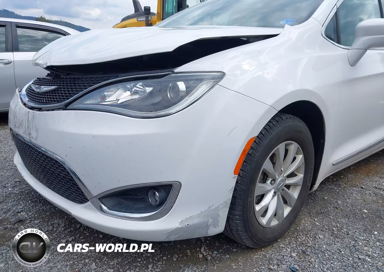 2018 Chrysler Pacifica Touring L VIN:2C4RC1BG0JR141818 - 20