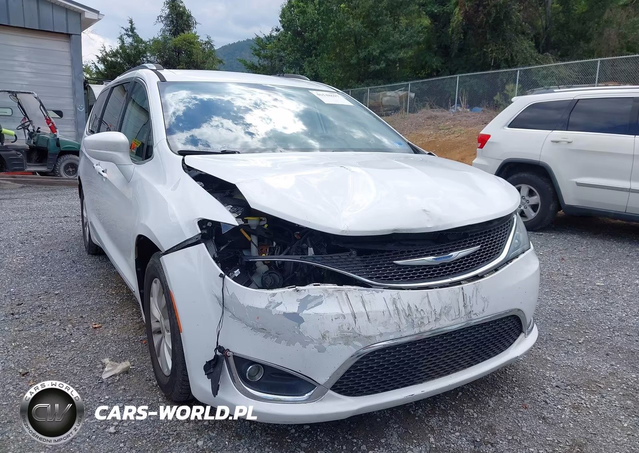 2018 Chrysler Pacifica Touring L VIN:2C4RC1BG0JR141818 - 6