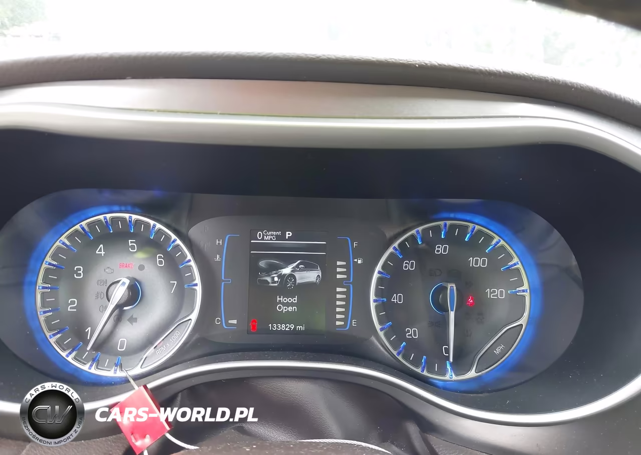 2018 Chrysler Pacifica Touring L VIN:2C4RC1BG0JR141818 - 7