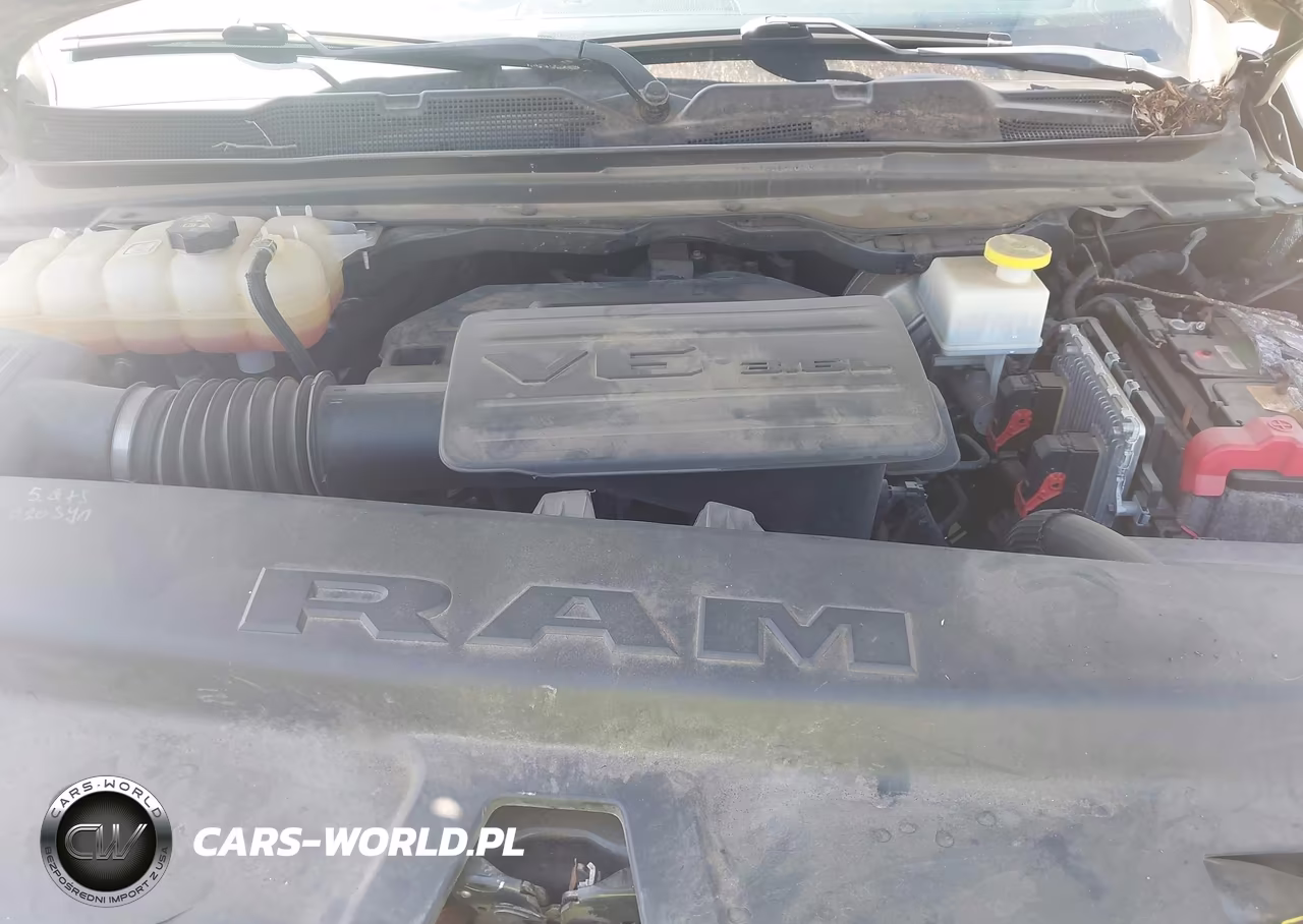 2019 Ram 1500 Laramie 4X4 5'7 Box VIN:1C6RRFJG4KN752079 - 10