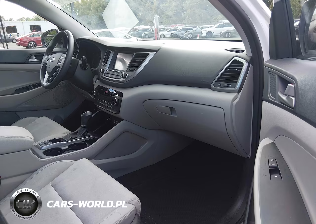 2018 Hyundai Tucson Value VIN:KM8J3CA24JU725619 - 5
