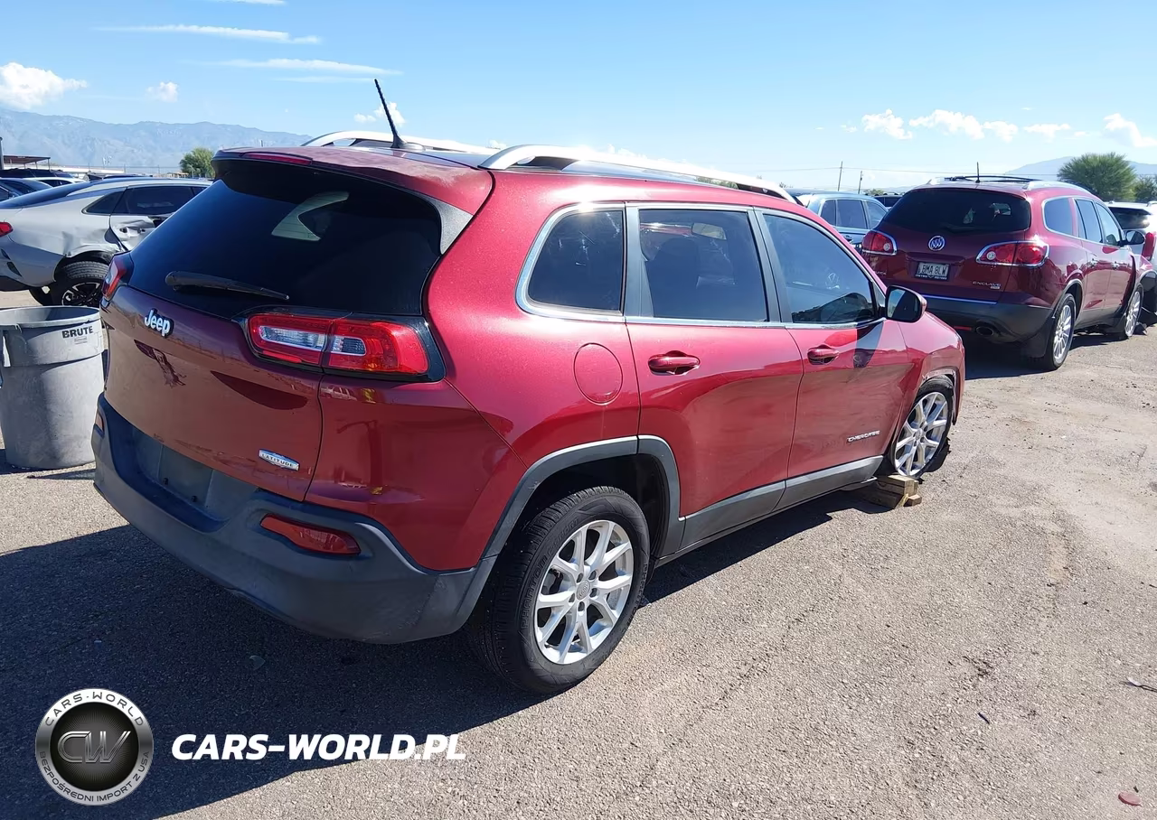 2015 Jeep Cherokee Latitude VIN:1C4PJLCB0FW706921 - 4