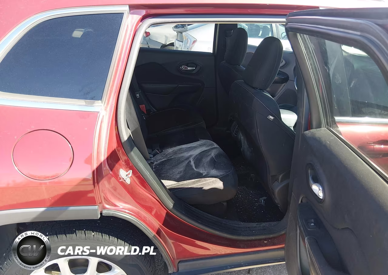 2015 Jeep Cherokee Latitude VIN:1C4PJLCB0FW706921 - 8
