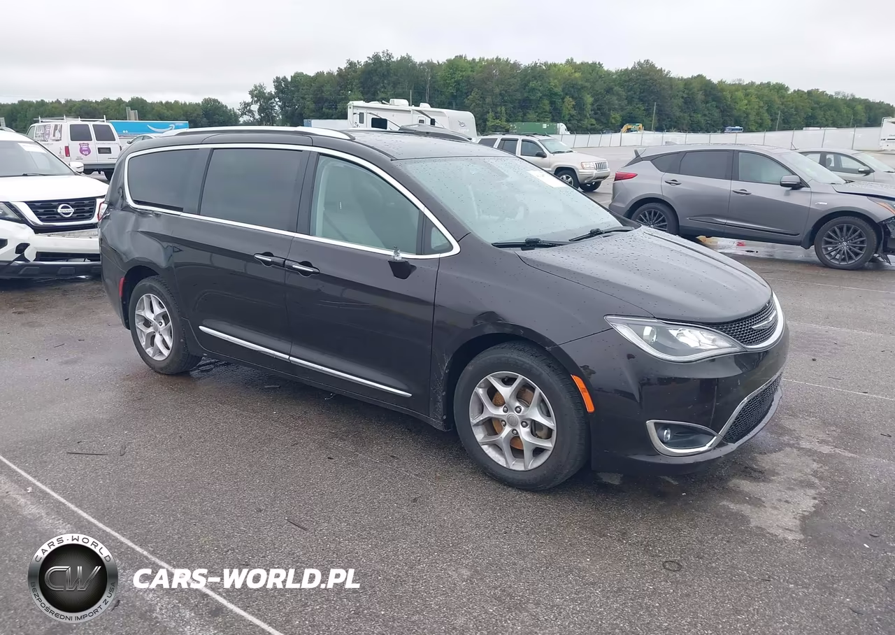 2017 Chrysler Pacifica Touring-L Plus