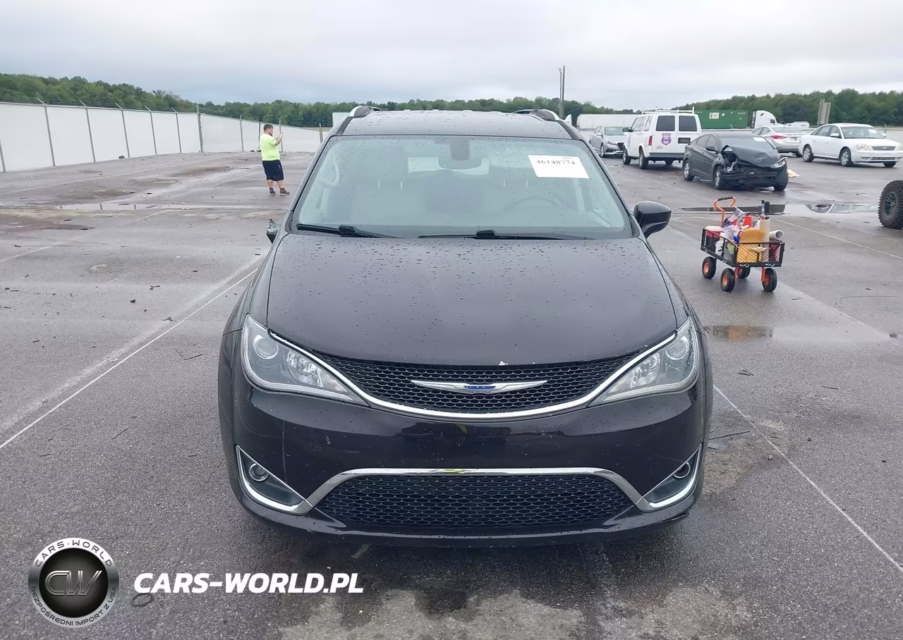 2017 Chrysler Pacifica Touring-L Plus VIN:2C4RC1EG6HR729471 - 12