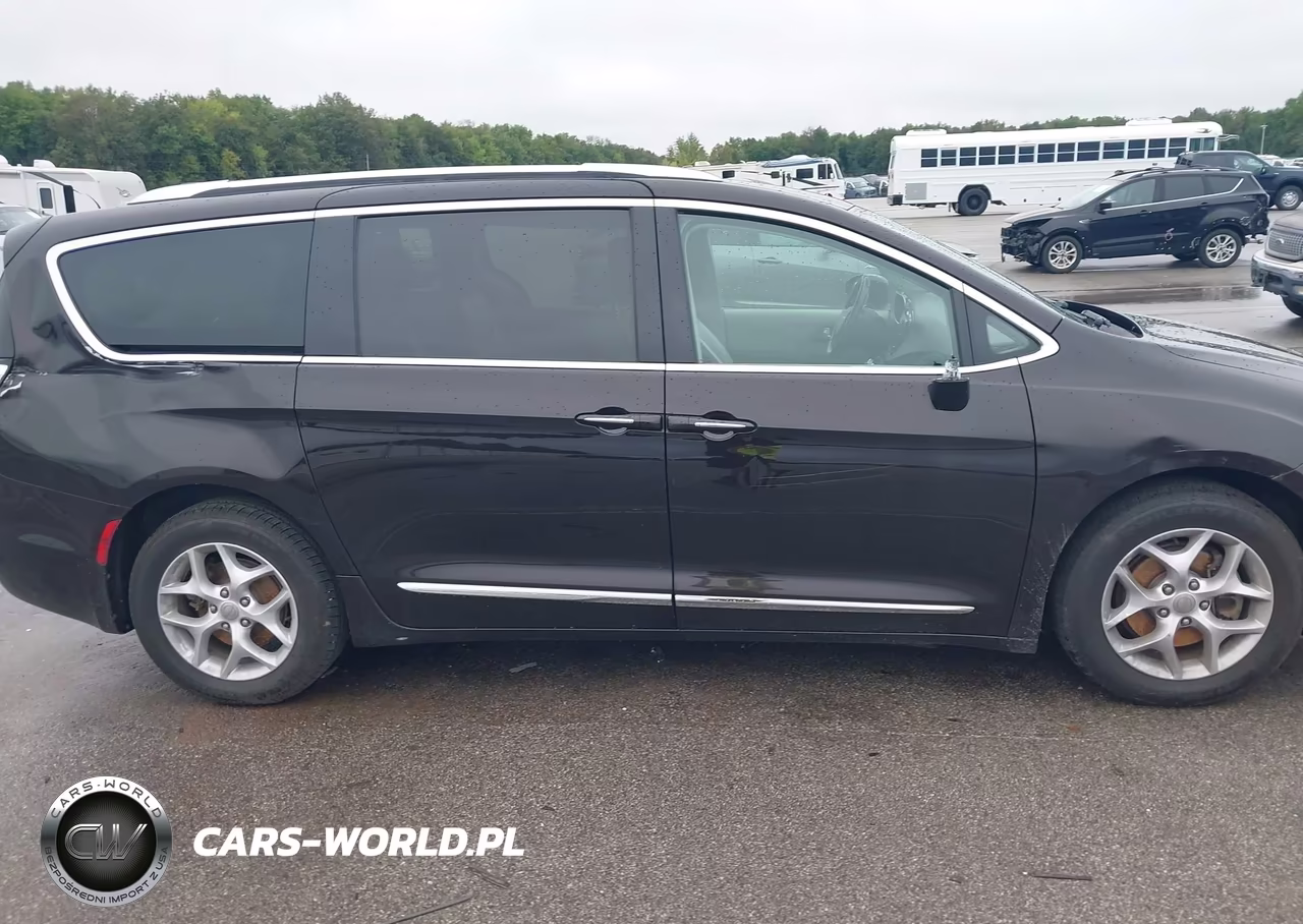 2017 Chrysler Pacifica Touring-L Plus VIN:2C4RC1EG6HR729471 - 13