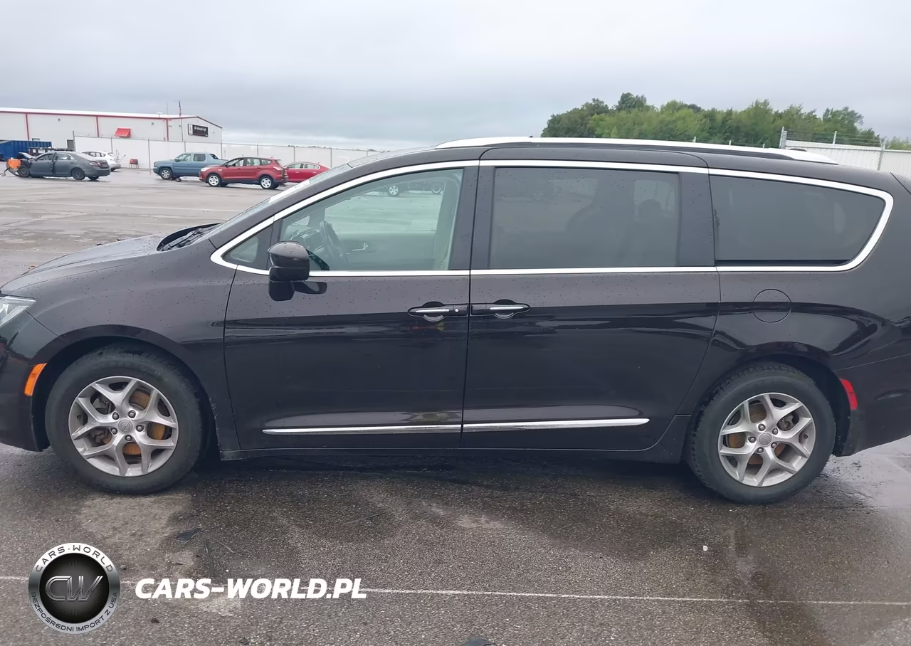 2017 Chrysler Pacifica Touring-L Plus VIN:2C4RC1EG6HR729471 - 14