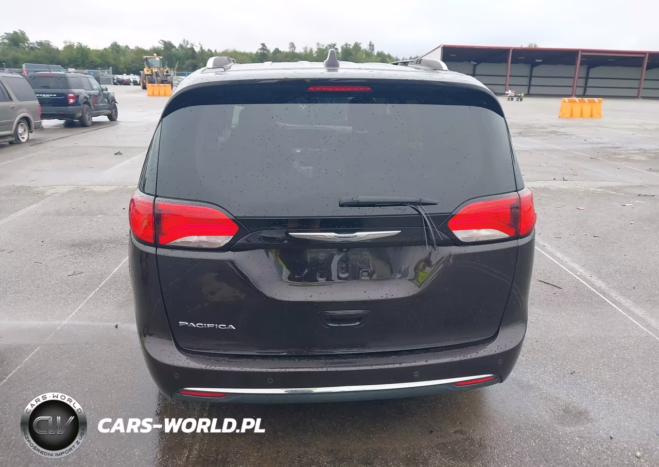 2017 Chrysler Pacifica Touring-L Plus VIN:2C4RC1EG6HR729471 - 16