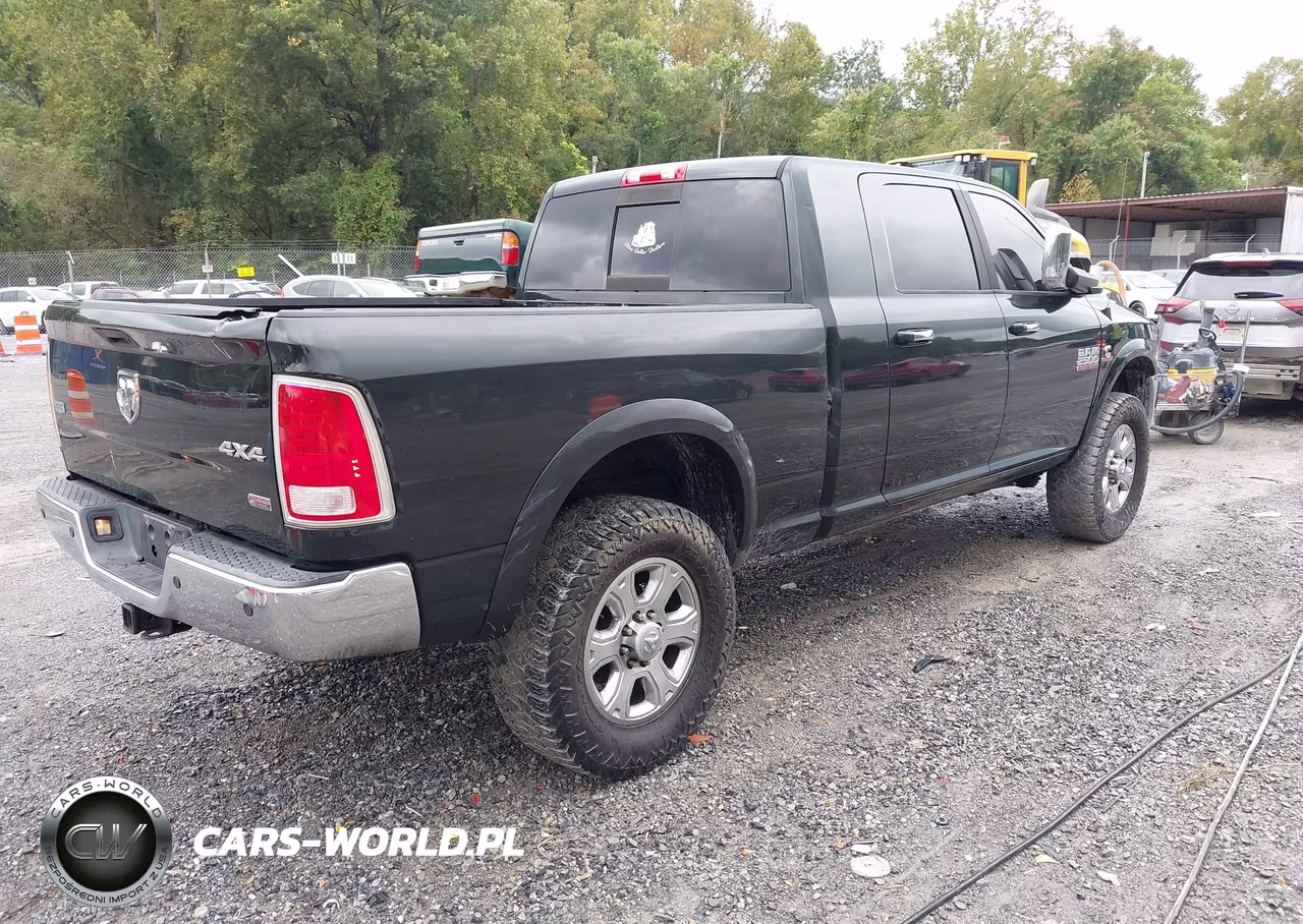 2015 Ram 2500 Laramie VIN:3C6UR5NL2FG547659 - 4