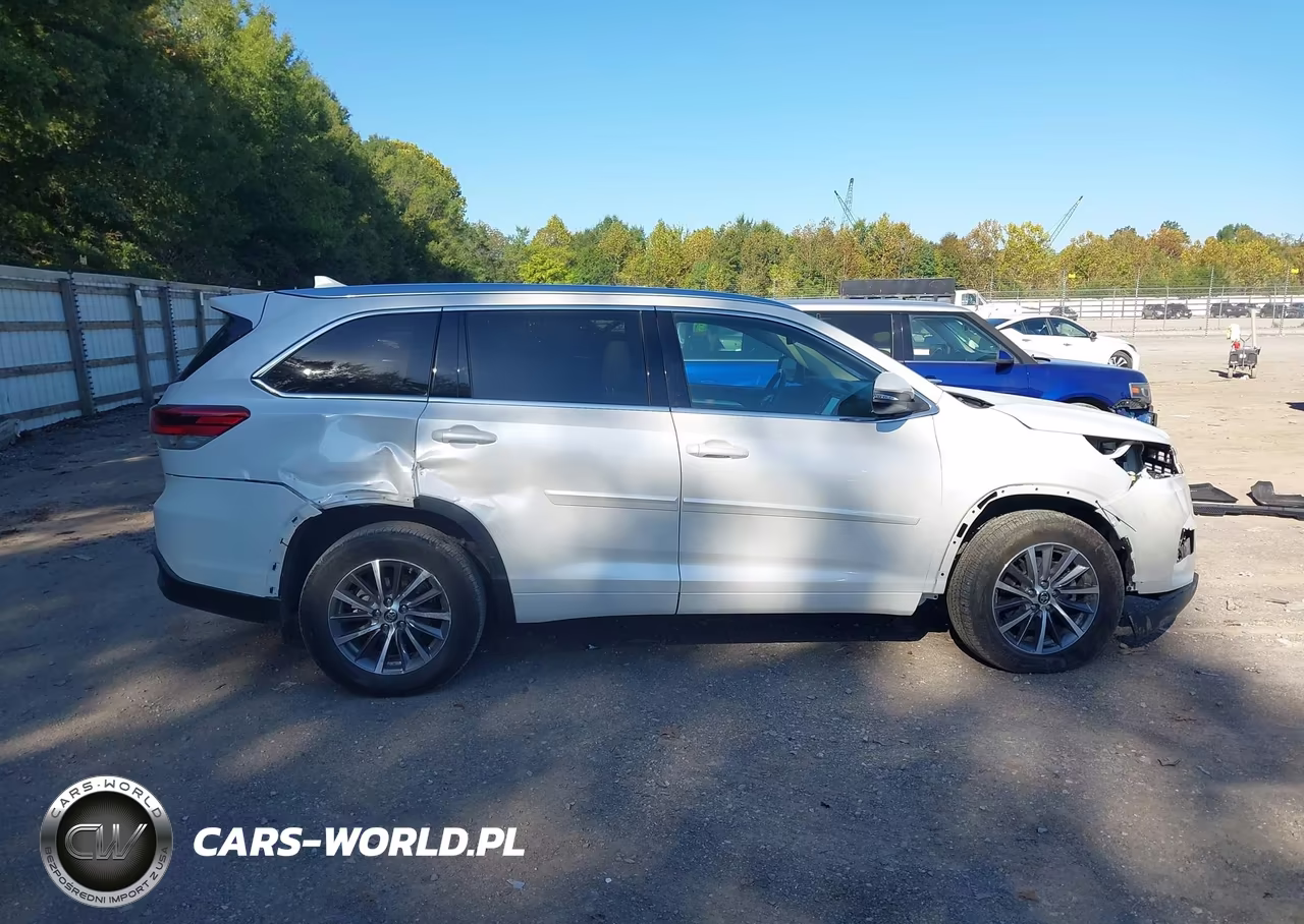 2018 Toyota Highlander Xle VIN:5TDKZRFHXJS275499 - 13