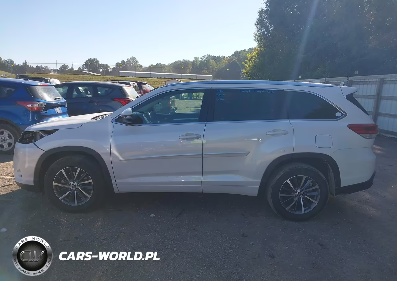 2018 Toyota Highlander Xle VIN:5TDKZRFHXJS275499 - 14