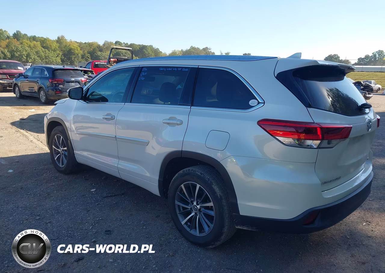 2018 Toyota Highlander Xle VIN:5TDKZRFHXJS275499 - 3