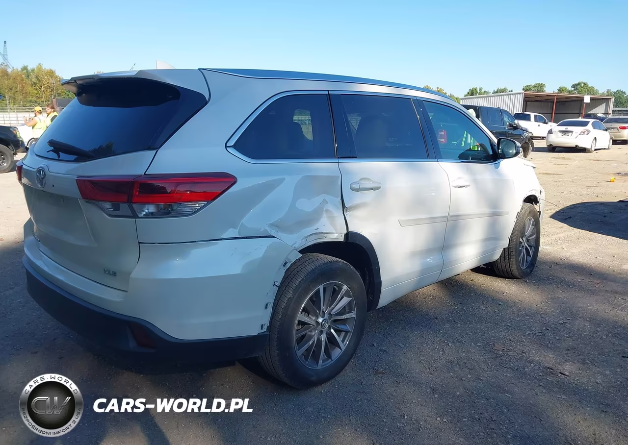 2018 Toyota Highlander Xle VIN:5TDKZRFHXJS275499 - 4