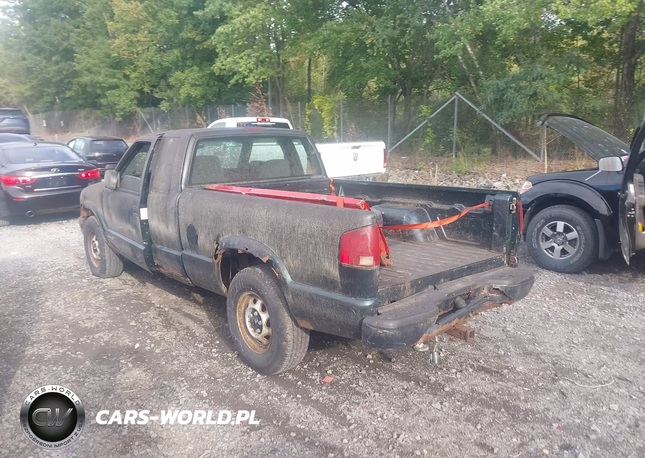 2002 Chevrolet S-10 VIN:1GCDT19WX28146528 - 3