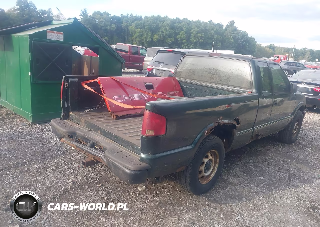 2002 Chevrolet S-10 VIN:1GCDT19WX28146528 - 4