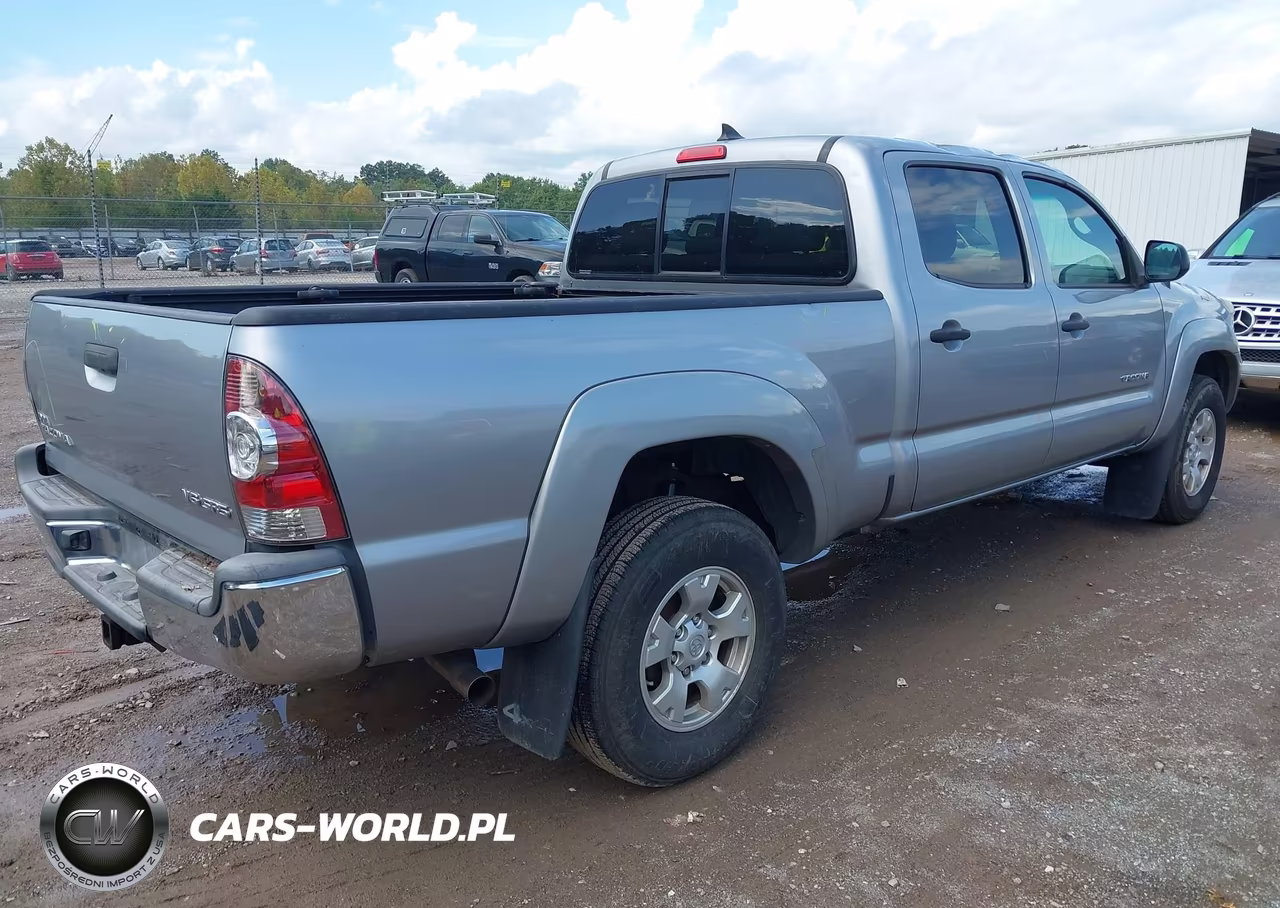 2015 Toyota Tacoma Base V6 VIN:3TMMU4FN9FM075365 - 4