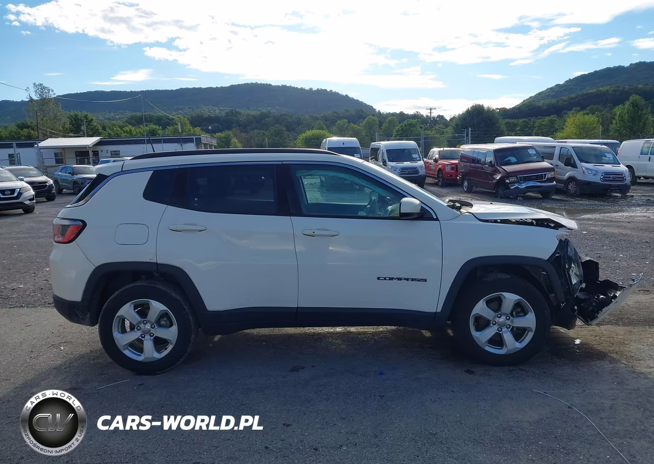 2018 Jeep Compass Latitude 4X4 VIN:3C4NJDBB1JT436157 - 14