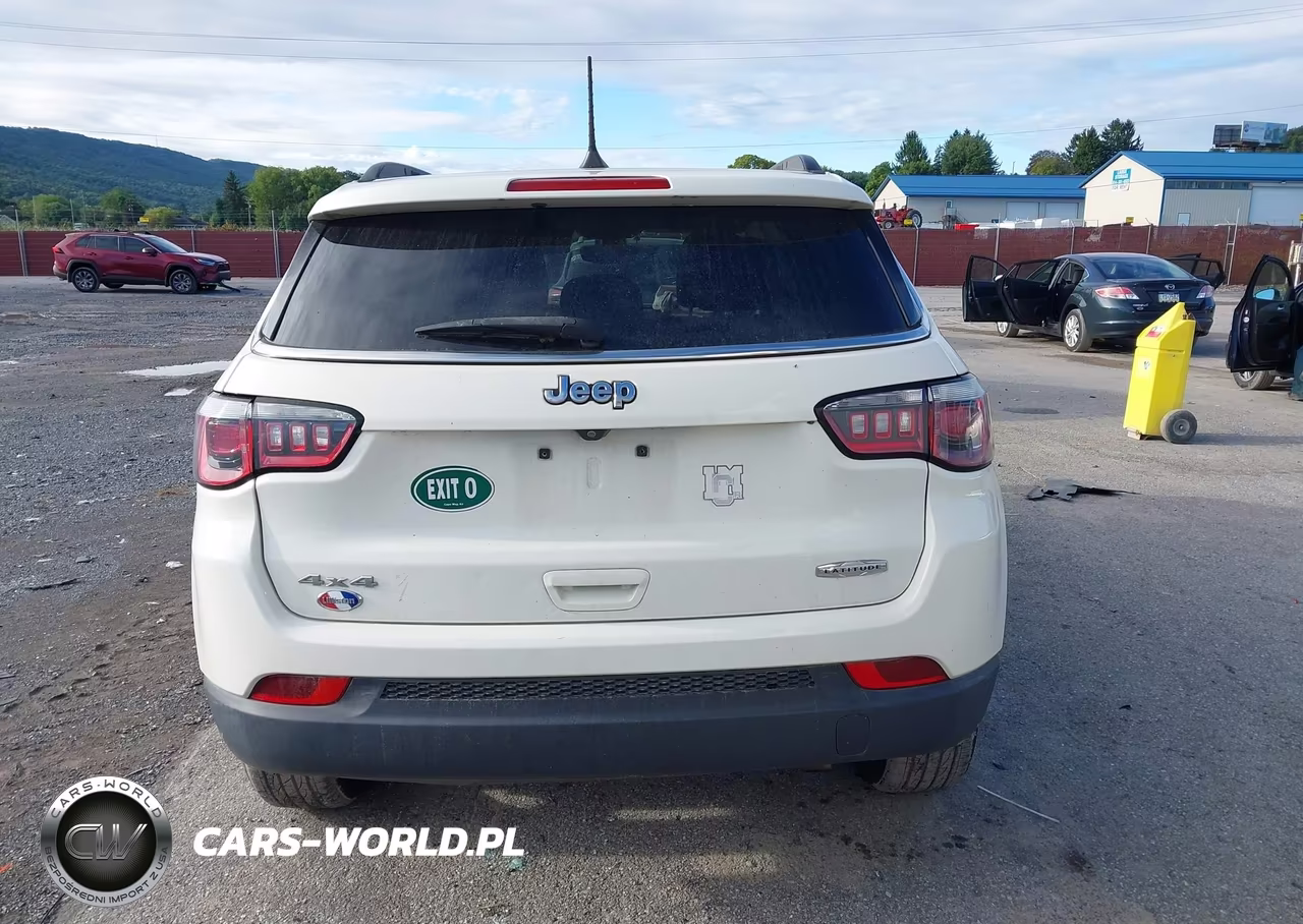 2018 Jeep Compass Latitude 4X4 VIN:3C4NJDBB1JT436157 - 17