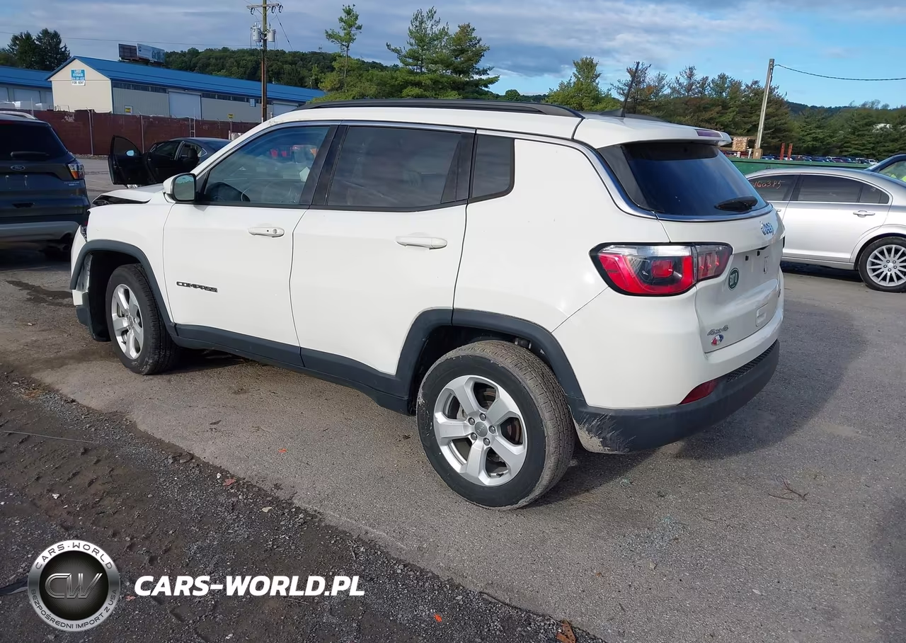 2018 Jeep Compass Latitude 4X4 VIN:3C4NJDBB1JT436157 - 3