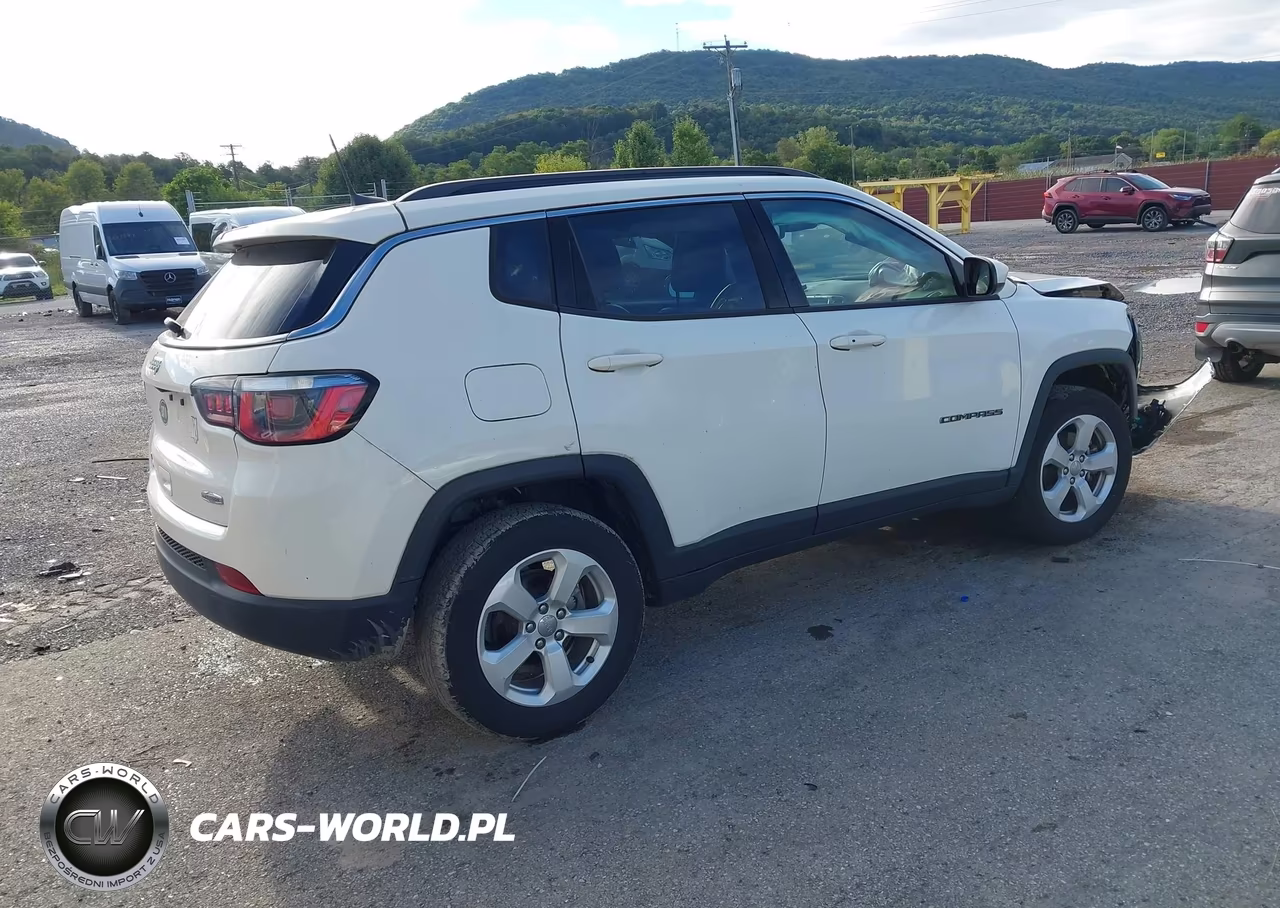 2018 Jeep Compass Latitude 4X4 VIN:3C4NJDBB1JT436157 - 4