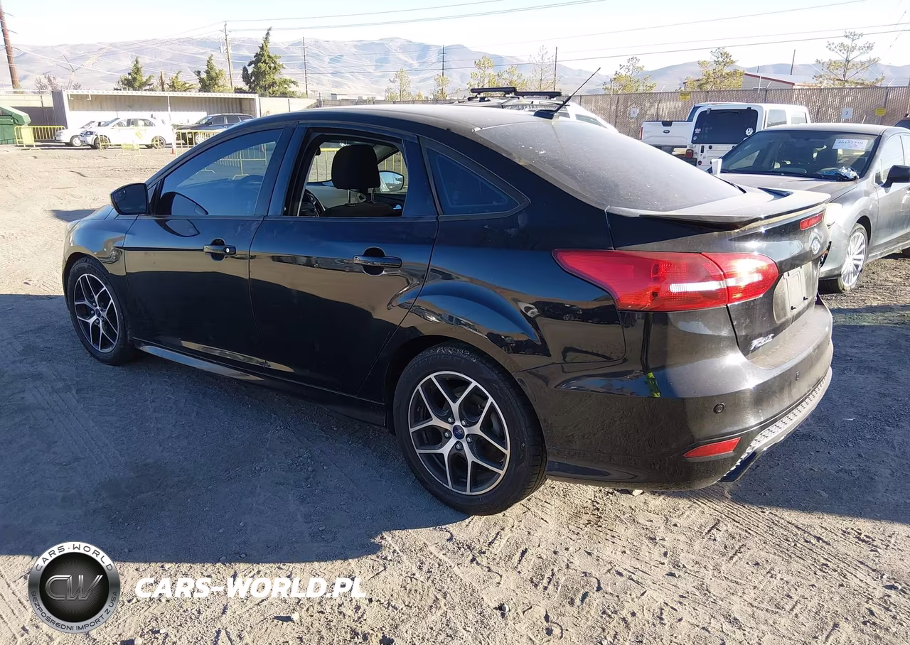 2016 Ford Focus Se VIN:1FADP3F22GL362837 - 3
