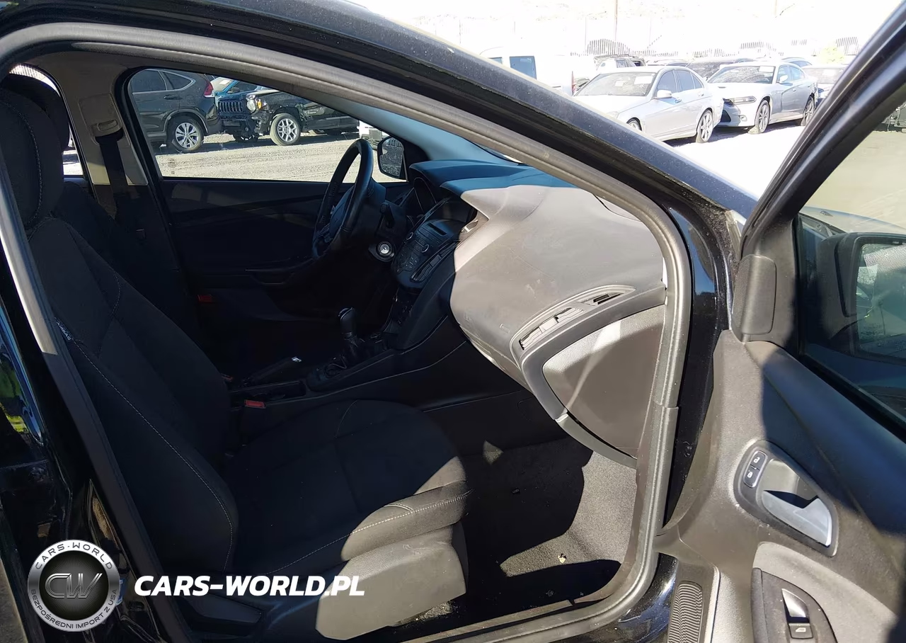 2016 Ford Focus Se VIN:1FADP3F22GL362837 - 5