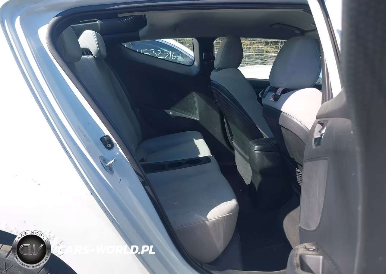 2012 Hyundai Veloster Base W-Gray VIN:KMHTC6AD7CU036091 - 8