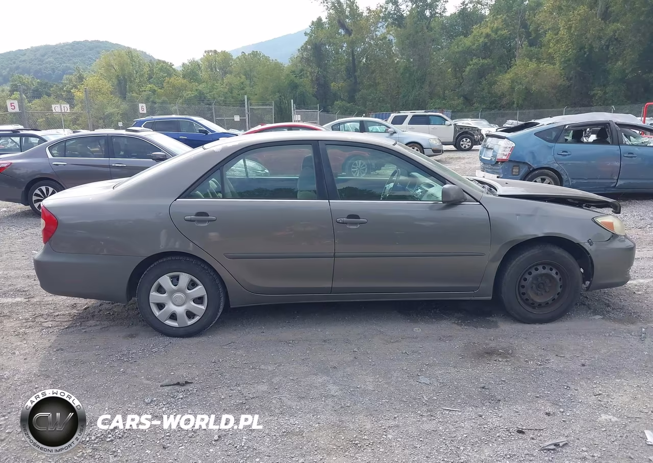 2002 Toyota Camry Le VIN:4T1BE32K22U574892 - 12