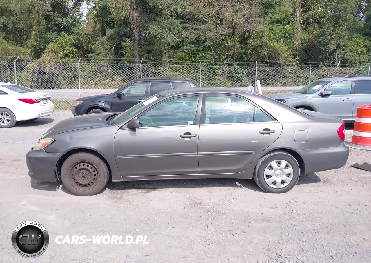 2002 Toyota Camry Le VIN:4T1BE32K22U574892 - 13